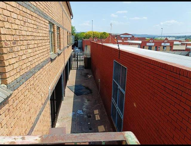 INDUSTRIAL PROPERTY TO RENT IN STRYDOM PARK